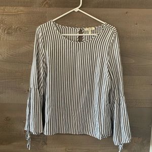 Striped Bell Sleeve Blouse excellent condition